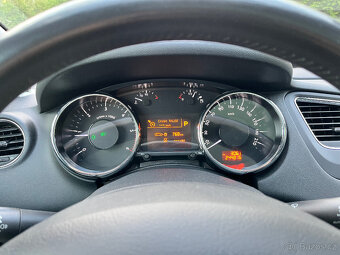 PEUGEOT 5008 2,O HDi Allure - 9