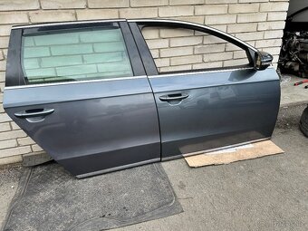 Dveře Passat B7 LK7X komplet - 9