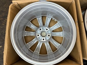 ORIGINÁLNÍ ALU KOLA HYUNDAI I40 8Jx18 ET46 5X114,3 - 9