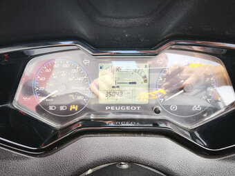 Peugeot Metropolis 400i - 9