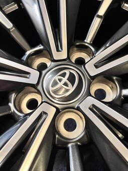 5x114,3 R17 Originál Alu Toyota COROLLA 2025 - NOVÝ STAV - 9