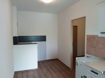 Byt 1+1, Závodu míru Karlovy Vary-Stará Role - 9