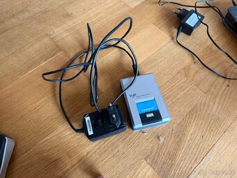 Mix starého příslušenství k pc - 9