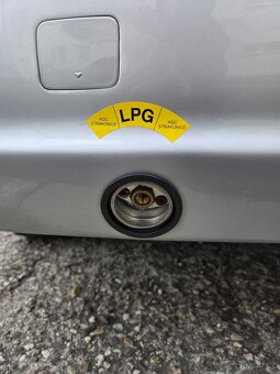 Kia Ceed kombi 1.4 80 kW LPG - 9