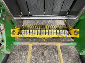 Lis na kulaté balíky John Deere 590 - 9