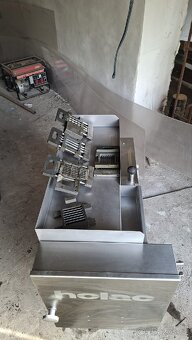 Holac – profesionální kostkovačka masa - 9