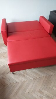 Červená pohovka - 9