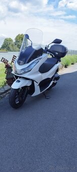 Honda PCX 125 .2023.najeto 17400km - 9