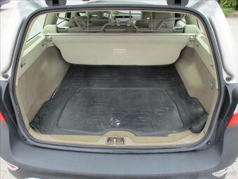 VOLVO XC70 D5 151kw AWD Momentum Kinetic 07/2010 - 9
