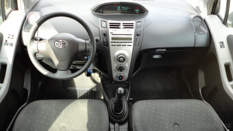 Toyota Yaris 1.3i 64kw rok 2006 STK 05/2026 Euro4 původ ČR - 9