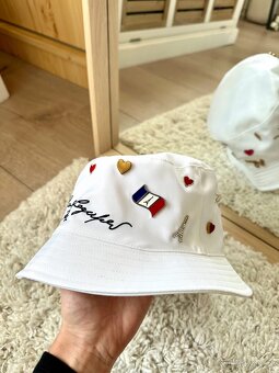 KARL LAGERFELD ČERNÝ A BÍLY KLOBOUK - 9