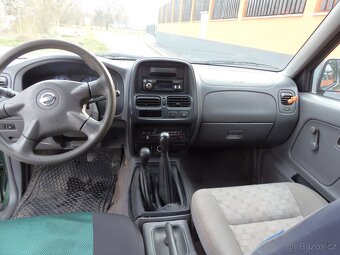 Nissan Navara 2.5 TD Double-Cab 4x4 tažné 3t - 9