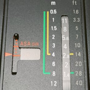 Sunpak Auto 124, externí blesk na fotoaparát - 9