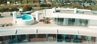 Apartmám 4+kk 211m², terasa 352m² - 9