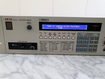 Sampler Akai S950 jako nový - 9