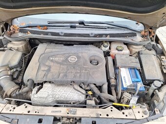 OPEL ASTRA SPORT TOURER 2,0 - 121  KW - 9