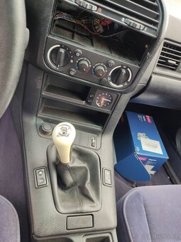 BMW e36 316i coupe / Madeiraviolett metallic - 9