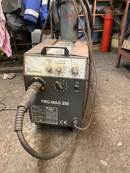 Ruším zámečnickou dílnu. - 9