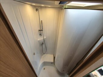 Burstner 2,3   obytný automobil (2016) - 9