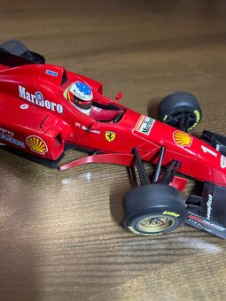 Ferrari F310 1:18 - 9