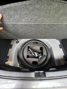 Mazda 2 HYBRID - 9
