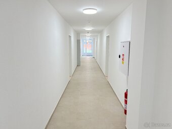 Pronájem prostorného bytu 1+1 s parkovacím stáním - 9