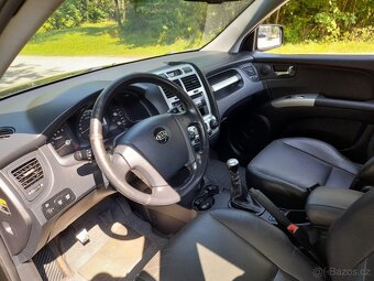 Kia sportage 2.0 CRDI 4X4 NOVÁ STK TAŽNÉ ZAŘÍZENÍ 2xKlič - 9