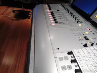 Studer OnAir 2500 18 faderů s externím napájením - 9