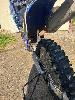 Yamaha yzf 450 2005+oblečení a helma - 9