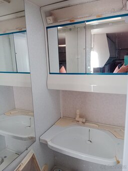 Pěkný karavan s moderními skříňkami - 9