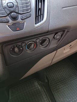 Ford Tourneo Custom 2.2 TDCI Long 92 kw r.v. 2015 Titánium - 9