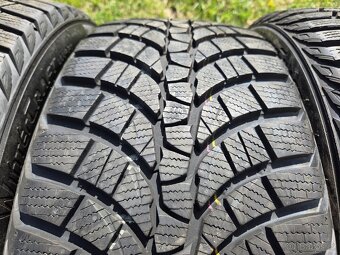 Zánovní zimní pneu Kumho Wintercraft 245/45/19 - 9