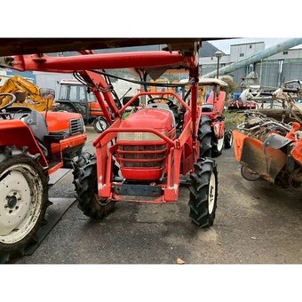Malotraktor Yanmar s čelním nakladačem - 9