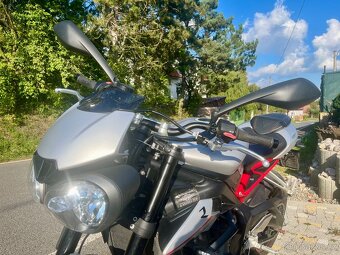 Triumph Street Triple R 765 - střibrný, 2018 - 9