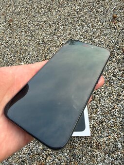 IPhone 15 pro - baterie 90% - 9