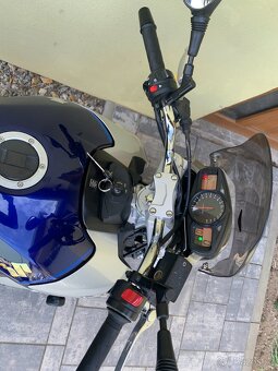 Suzuki GSR 600 - 9