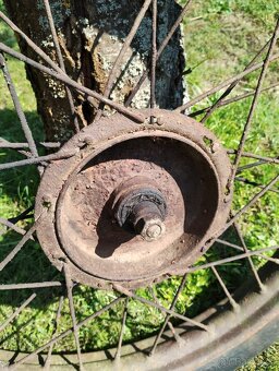 Prodám kola na motocykl ČZ 150C v hezkém stavu - 9