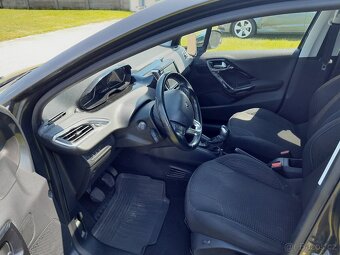 Peugeot 208 1.2 81 KW Panorama,kamera,serviska - 9