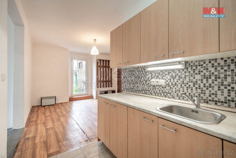 Prodej rodinného domu, pozemek 882 m², Kmetiněves - 9