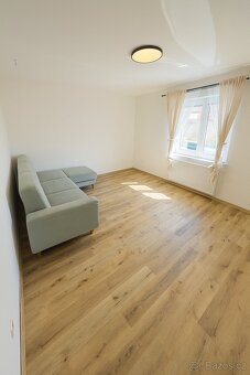 Pronájem rodinného domu 3+kk (120 m²) s dvorkem – Oslavany - 9