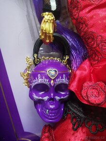 MGA Rainbow High Díos de Muertos Maria Garcia - 9