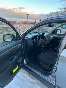 Mitsubishi Outlander - 9