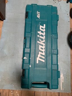 Prodám použité funkční bourací kladivo Makita HM1214C s AVT - 9