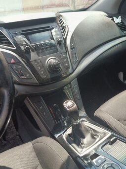 PRODÁM HYUNDAI i40 KOMBI 1,7CRDI 100 kW r.v. 2015. - 9