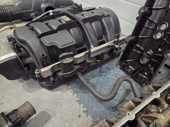 Díly motoru HEMI 5,7L 2010 - 9