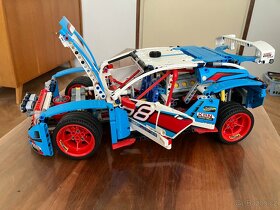 LEGO Technic 42077, model 2v1 závodní auto a Bugi - 9