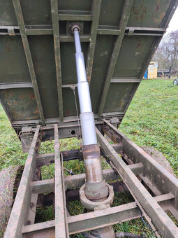 Přívěs za traktor, třístranný sklápěč,nosnost 4-5 tun, návěs - 9