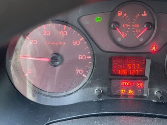 Citroen berlingo 1.6 vti 2010 7 mistné - 9