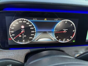 Mercedes Benz E-Class E220D 4matic Alltrain - 9