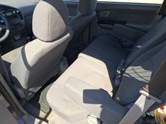 Kia Carens-2.0i - 9